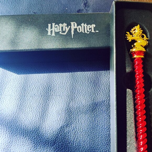 Harry Potter Gryffindor Pen, Die Cast & Plated in 24k Gold and Silver. Gift Box - Picture 1 of 5